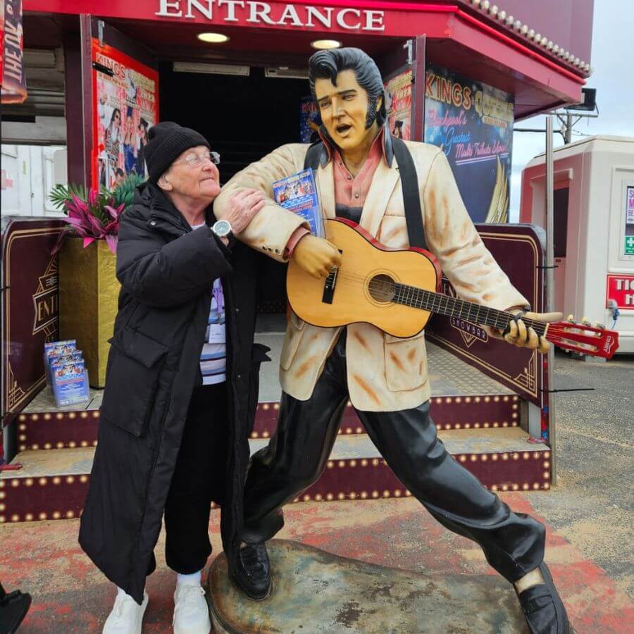 Read more about the article Sue takes on Blackpool